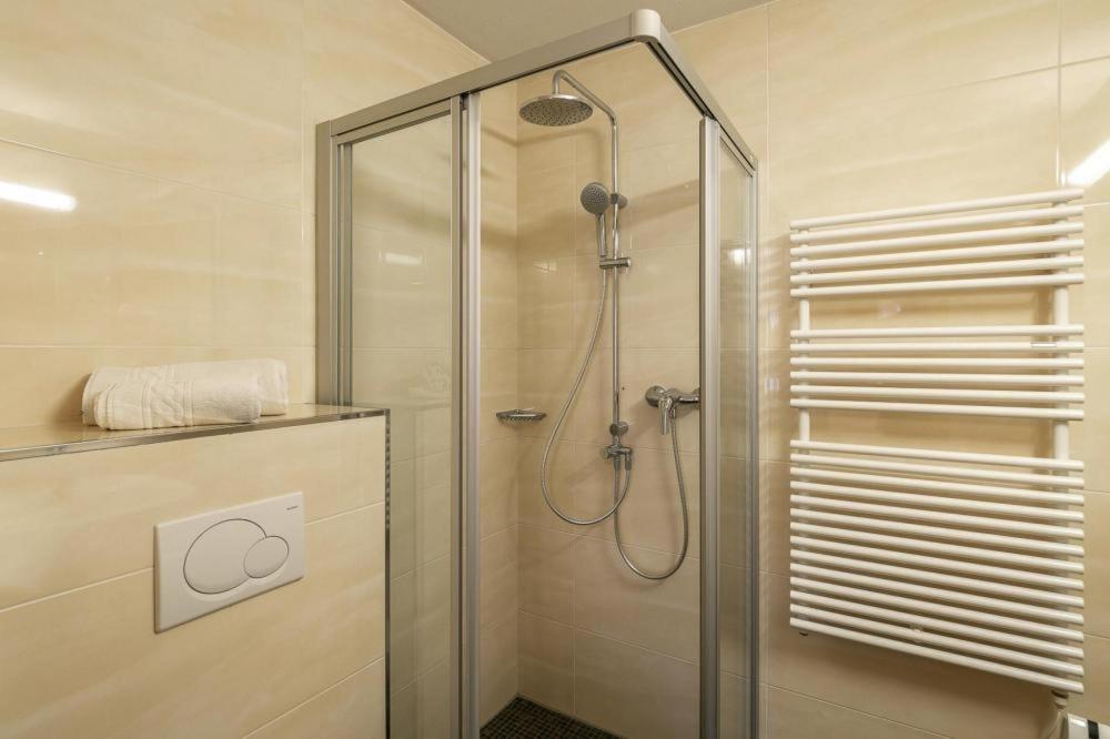 Apartment In Fuegen With A Shared Wellness Eksteriør bilde