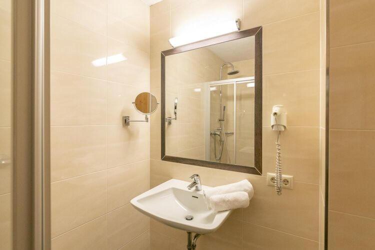 Apartment In Fuegen With A Shared Wellness Eksteriør bilde